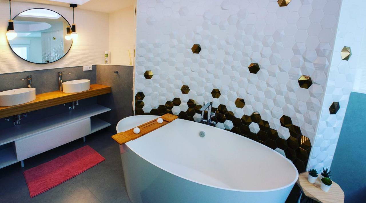 Hexagonal Design Apartment Валенсия Экстерьер фото